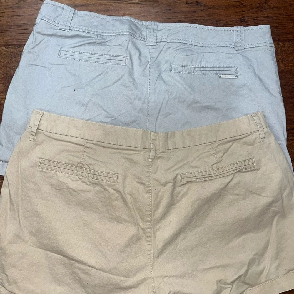 Women's bundle of size 12 shorts old navy and New York and company - Picture 6 of 6